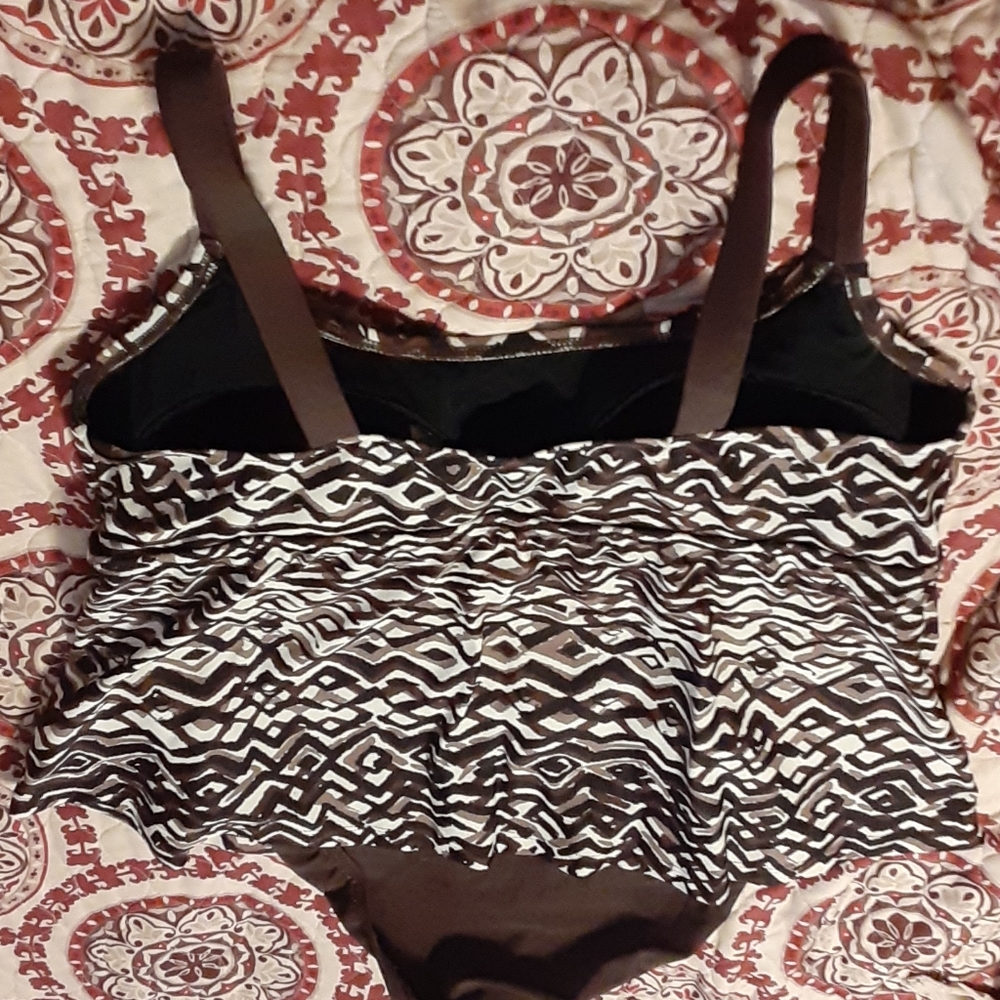 **NEW**  1-pc Swimsuit - Picture 8 of 9